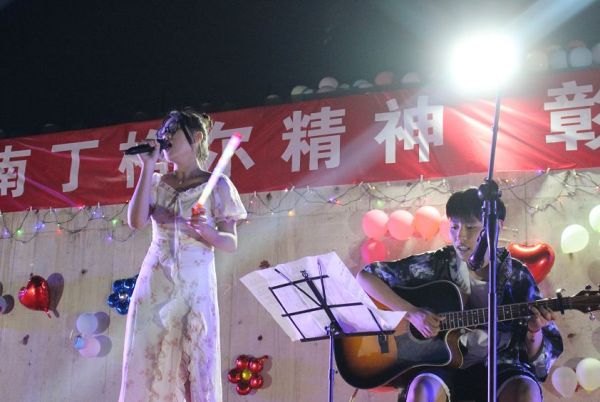 “南丁格尔”节日快乐！我院举办庆祝第 111个国际护士节文艺晚会