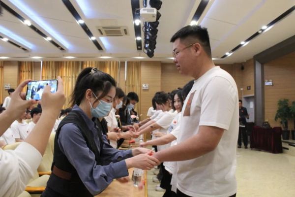 力明中职成人礼，破防了！
